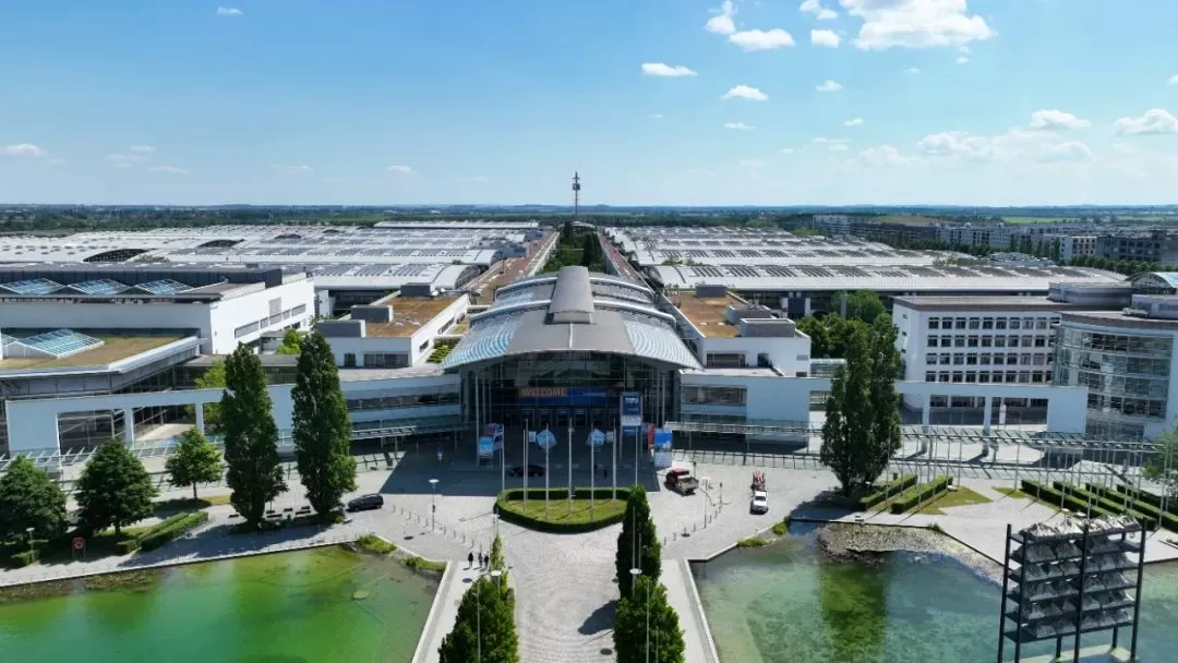 Exhibition|YC Solar's all-black aesthetic high-efficiency photovoltaic modules made their debut at 2024 Intersolar Europe